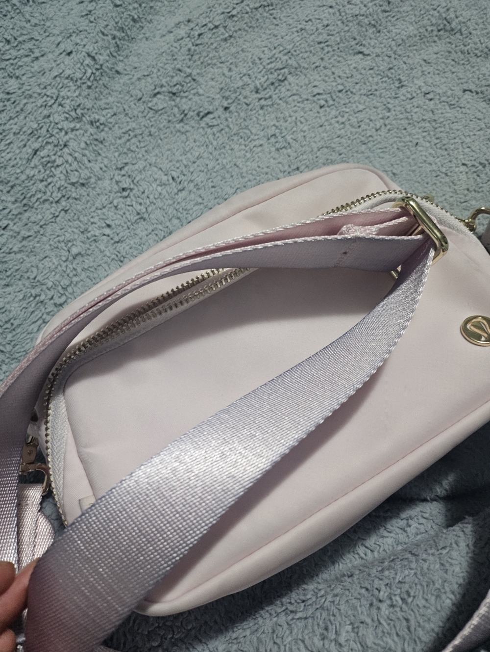 lululemon athletica Light Pink Crossbody Bag with Wide Strap - Picture 5 of 10